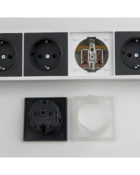 Розетка Werkel WL20-04-03 белый/черный-foto6